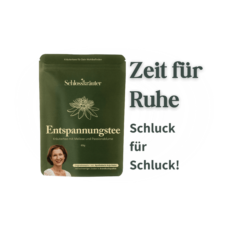Schlosskräuter Entspannungstee mit Textmotiv Zeit für Ruhe Schluck für Schluck auf hellem Hintergrund