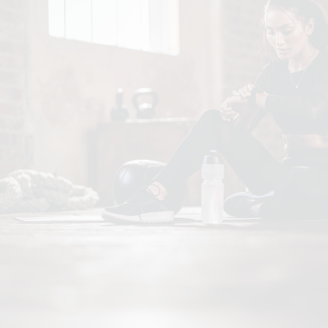 Stimmungsbild einer Frau in Sportkleidung während einer Trainingspause zur Regeneration