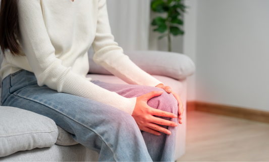 Gelenkschmerzen in den Wechseljahren: Warum es zwickt und was hilft