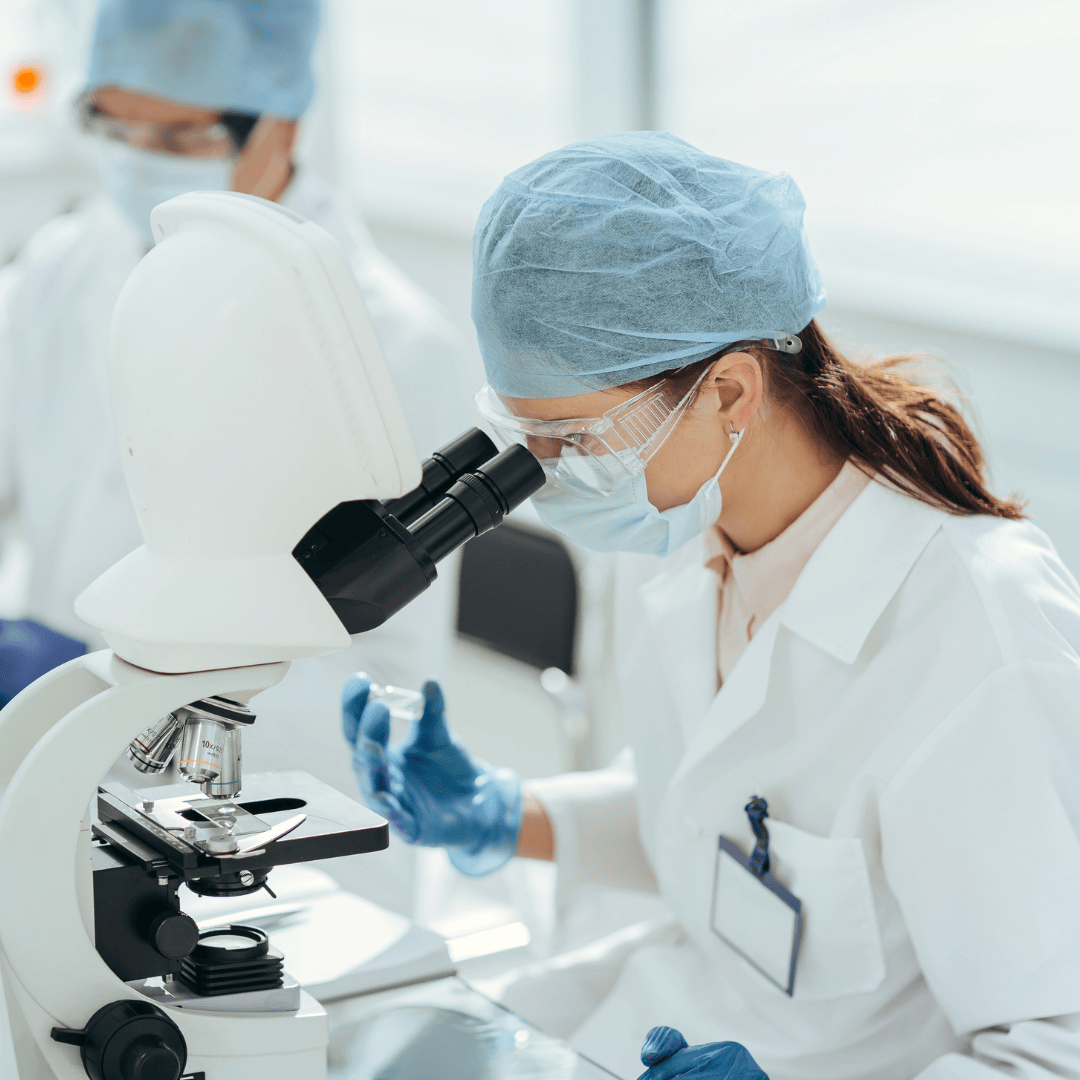 Laborprüfung als Symbol für geprüfte Qualität beim FemBalance Magnesium-Komplex