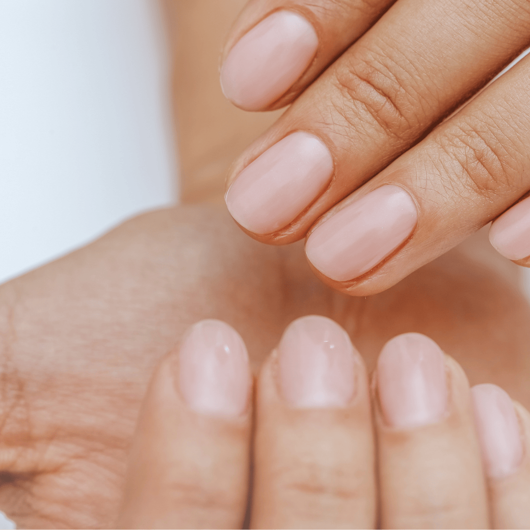 Gepflegte Fingernägel als Symbol für den Inhaltsstoff Zink im FemGlow Haut Haare Nägel Komlex für schöne Nägel und Nagelpflege