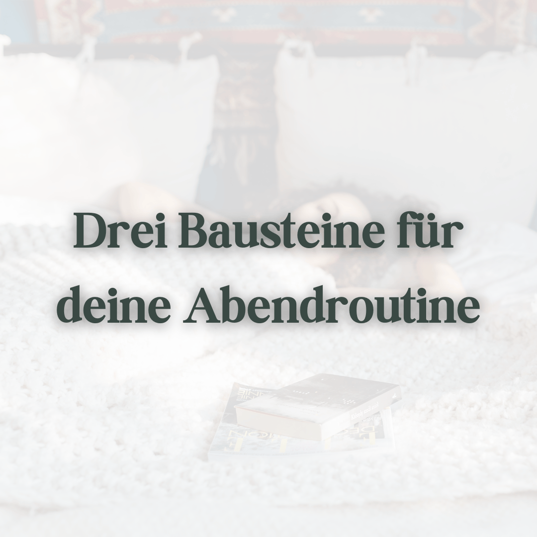 Abendroutine Bildmotiv mit Frau im Bett zur Darstellung des Schlaf Sets für Frauen ab 40