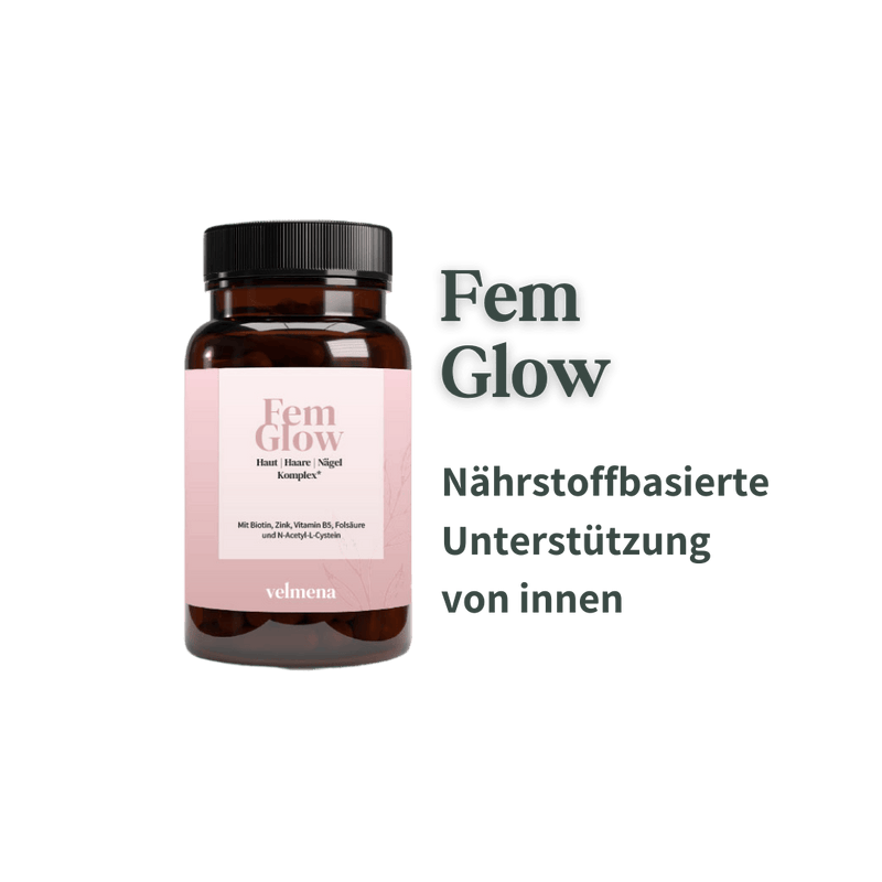 Velmena FemGlow Haut Haare Nägel Komplex in brauner Glasflasche mit rosa Etikett und Claim „Nährstoffbasierte Unterstützung von innen“