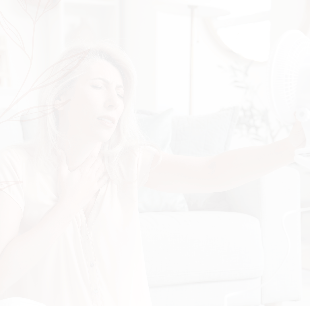 Frau erlebt Hitzeempfinden im Alltag während der Wechseljahre